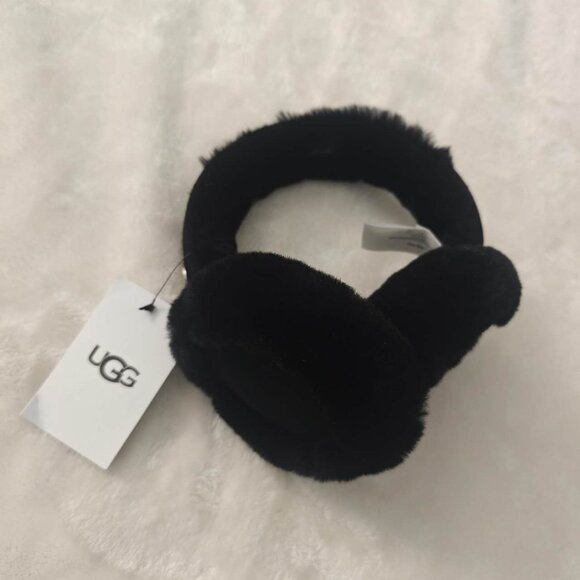 NWT UGG Classic Logo Genuine Dyed Shearling Earmuff - Picture 2 of 4